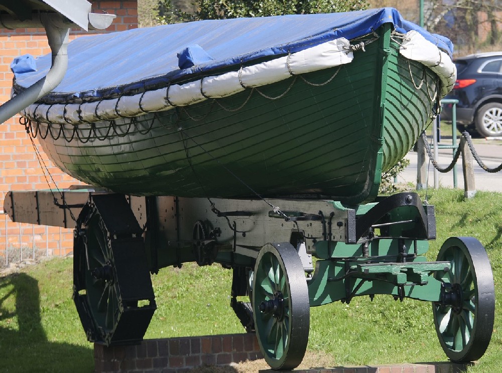 南京拖車救援：當您的愛車陷入困境，我們?nèi)绾斡脤I(yè)與效率化解燃眉之急？