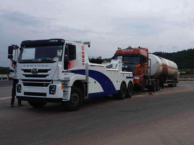 齊齊哈爾市依安縣汽車(chē)雪地困境救援：專(zhuān)業(yè)救援，讓您的愛(ài)車(chē)安全回家